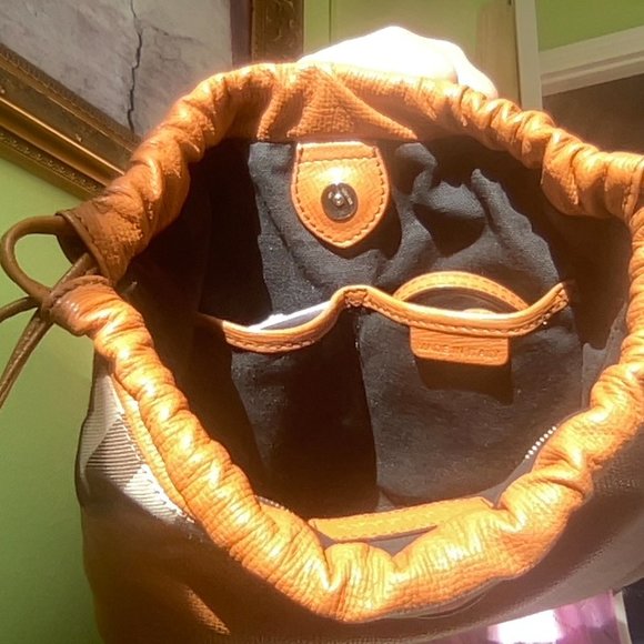 Burberry little crush - Picture 5 of 14